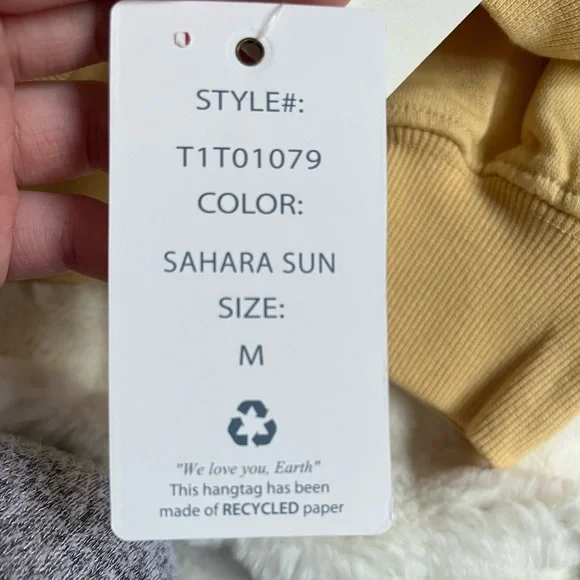 Sunny yellow crew neck NWT - Picture 5 of 5